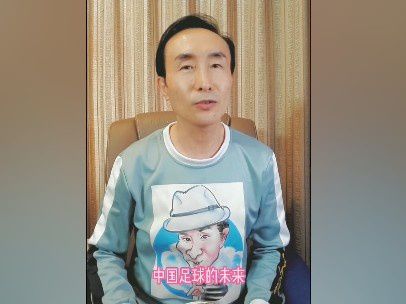 【比赛关键事件】第28分钟，奥斯梅恩右路传中，中路无人盯防的克瓦拉茨赫利亚形成大单刀！